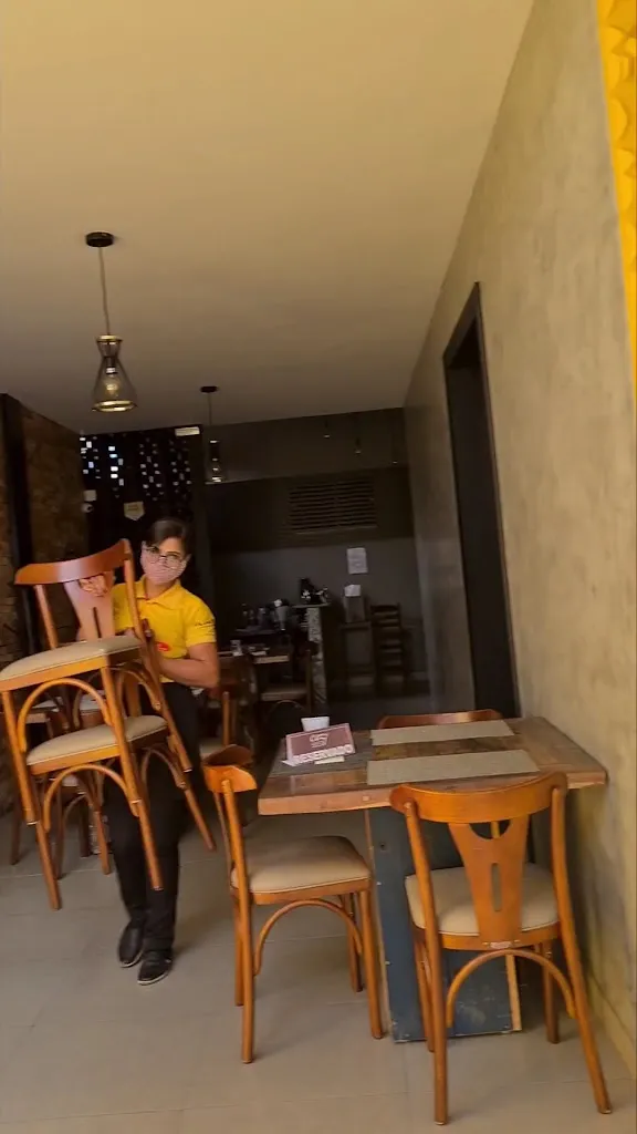 Cozy Restô_Montesclaros_slider_image_2