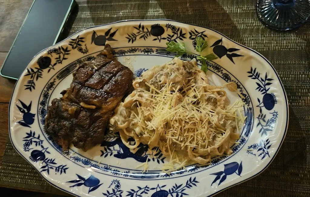 Cozy Restô_Montesclaros_slider_image_3