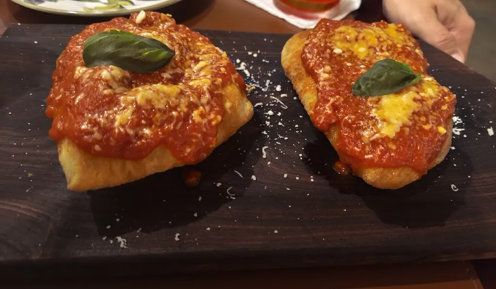 Lara Zani_BOTTEGA COPPOLA - Restaurante e Pizzaria Italiana_Montesclaros_review