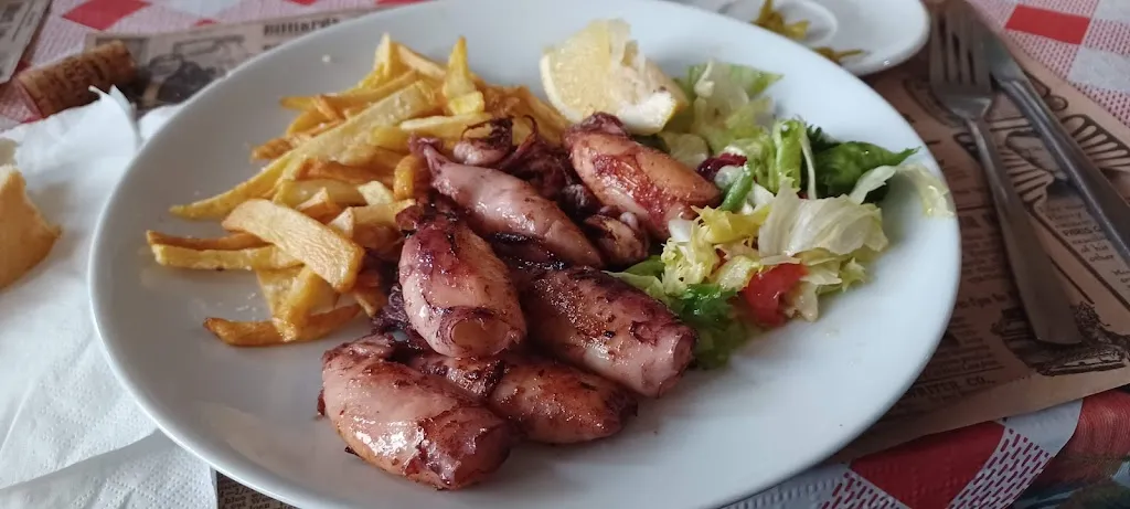 Hostal Las Lanchas restaurant in Navalcán