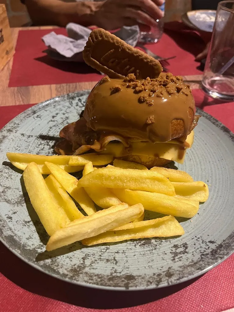 Adrian Rizos_The Garrison Bar&Pub_Navahermosa_review