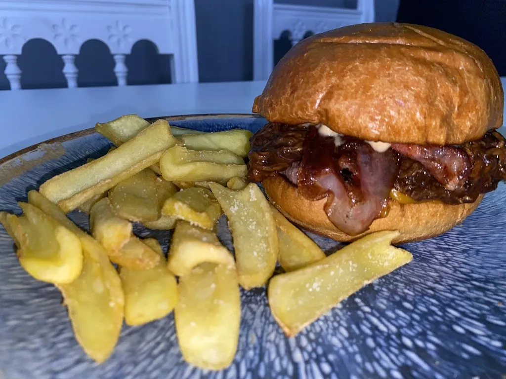 The Garrison Bar&Pub_Navahermosa_slider_image_3