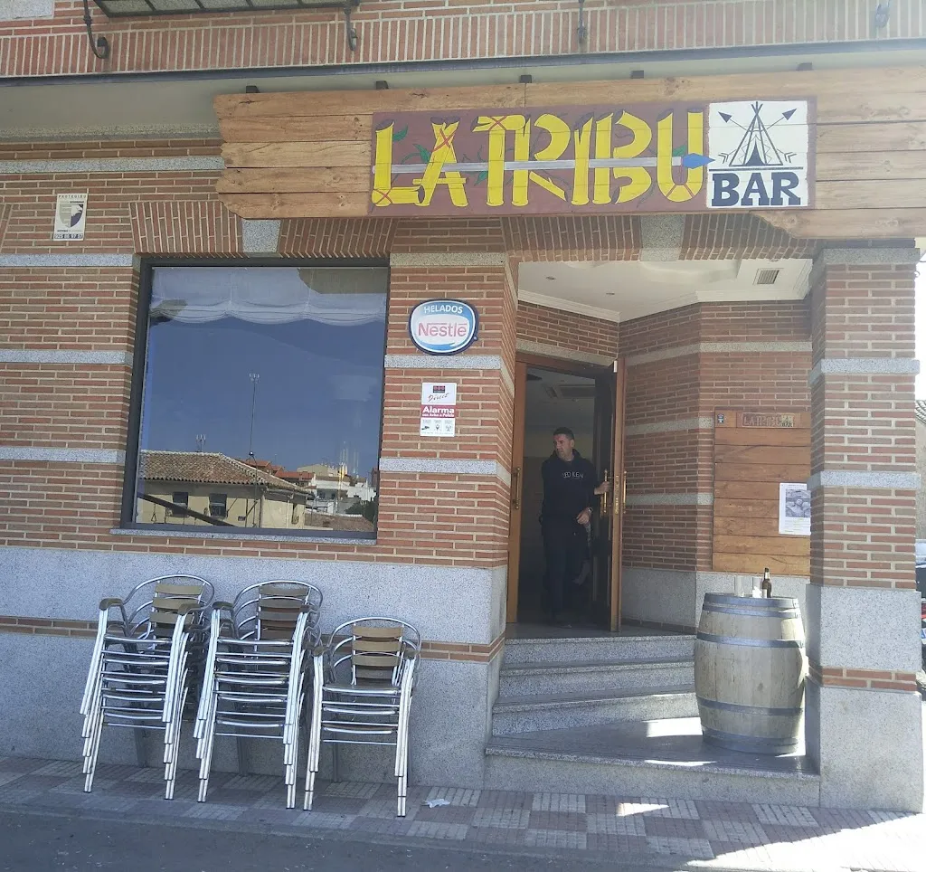 Macao bar restaurant in Navahermosa