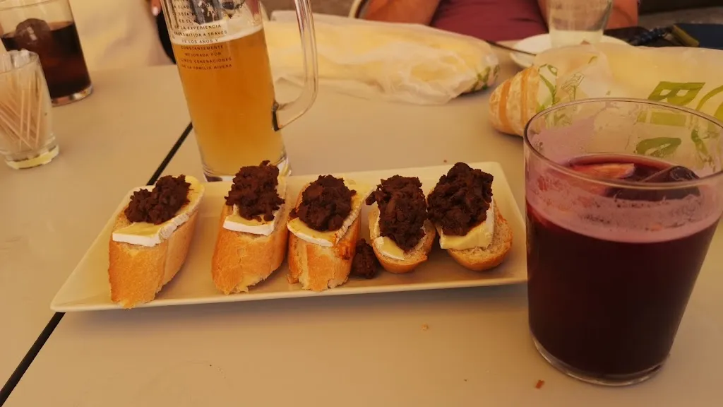 Jose Luis More_Bar Nuevo_Navamorcuende_recensione