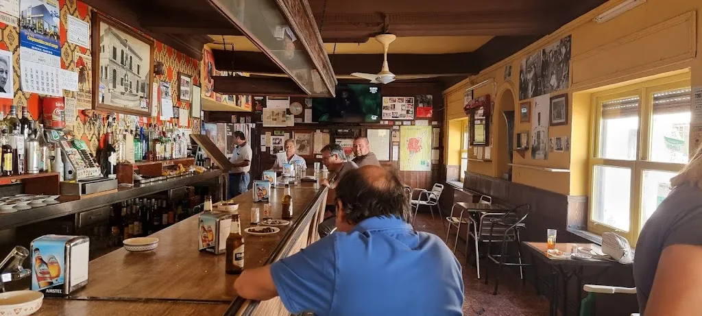 BAR CAPITOL restaurant in Navalmorales Los