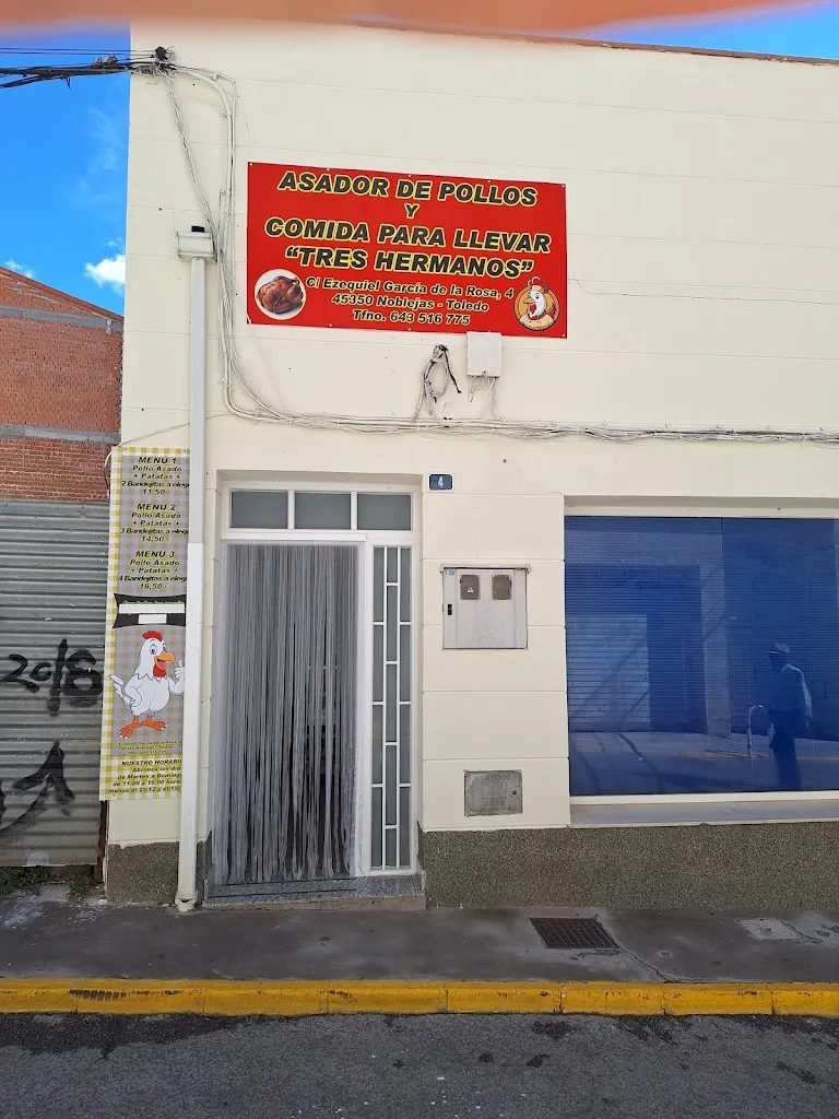 Tres hermanos - Asador de pollos restaurant in Noblejas