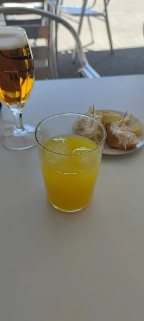 Nelly Ramírez_JJC Café Bar_Pantoja_review