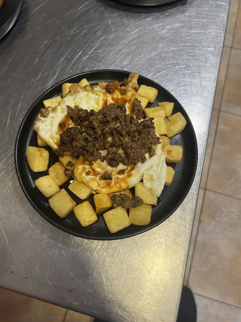 Cervecería Entre Tapas y Vinos_Olías del Rey_slider_image_2