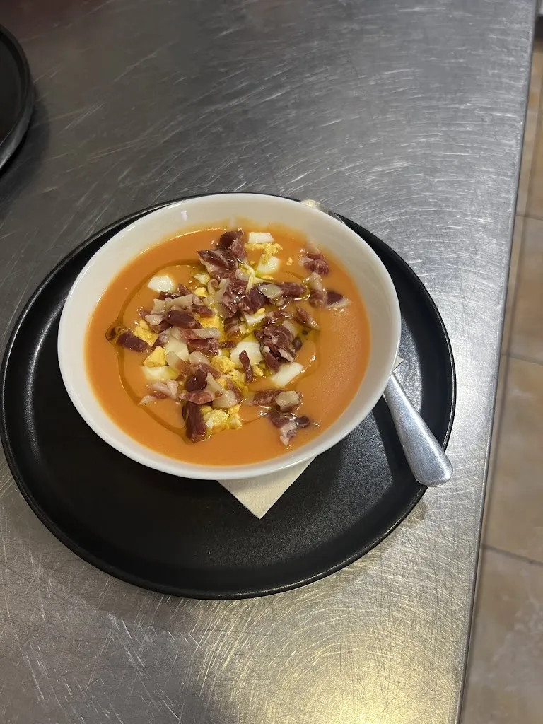 Cervecería Entre Tapas y Vinos_Olías del Rey_slider_image_3