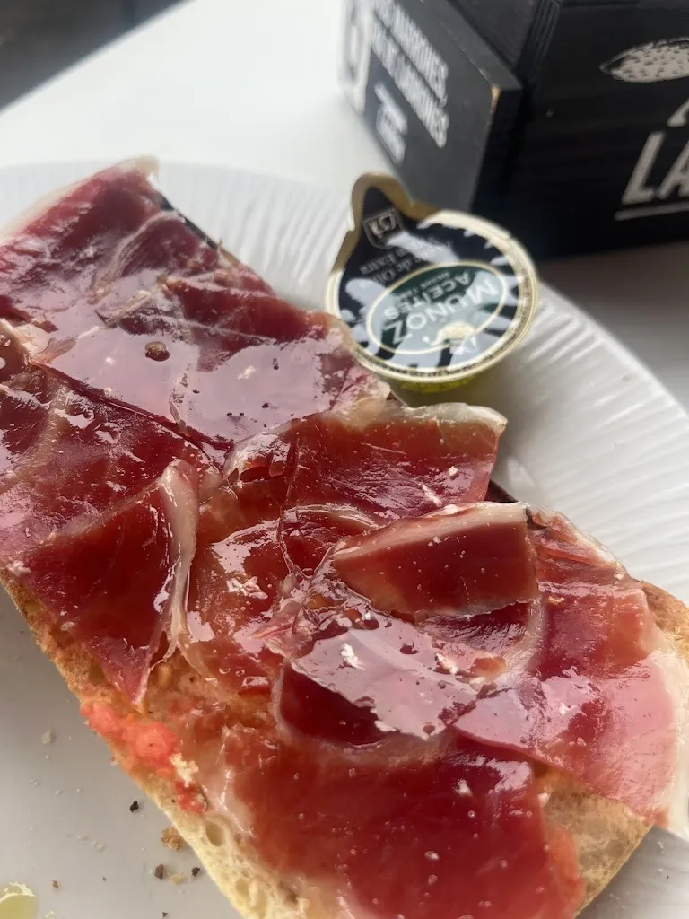 Elena Diaz_DONDE PERACHI_Olías del Rey_review