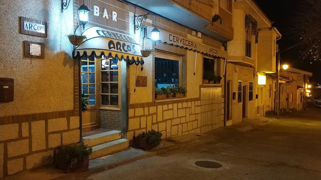 Cervecería arco's restaurant in Paredes de Escalona