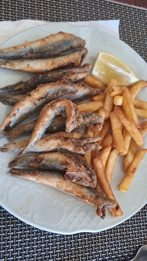 Paz Hernandez_bar el paraguas_Paredes de Escalona_review