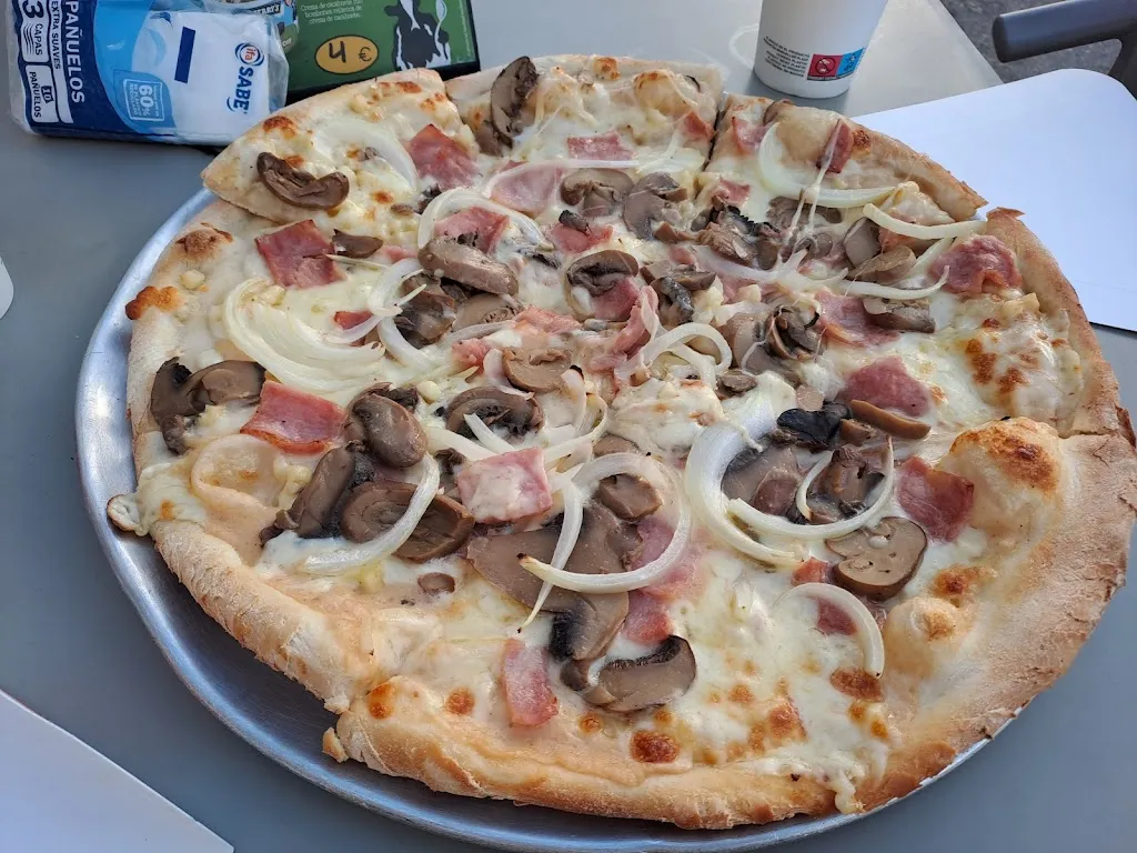 Titos Pizza_Paredes de Escalona_slider_image_3