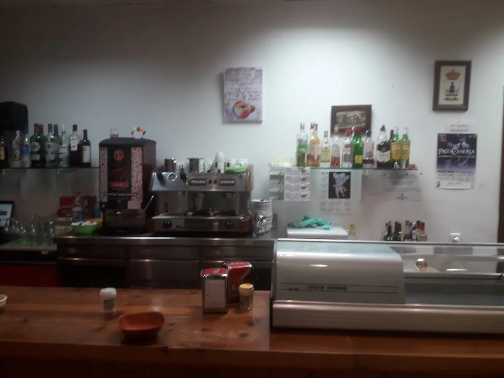 Arturo Moreno_Bar Hogar Del Jubilado._Pulgar_review