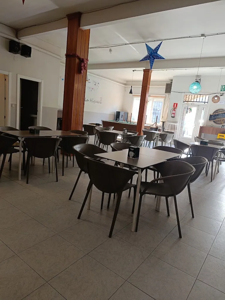 Pub La Higuera restaurant in Recas