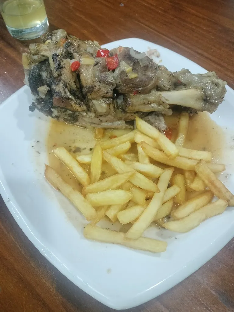 Cesar.l24 Lujan_Mesón El Portón._San Martín de Montalbán_review