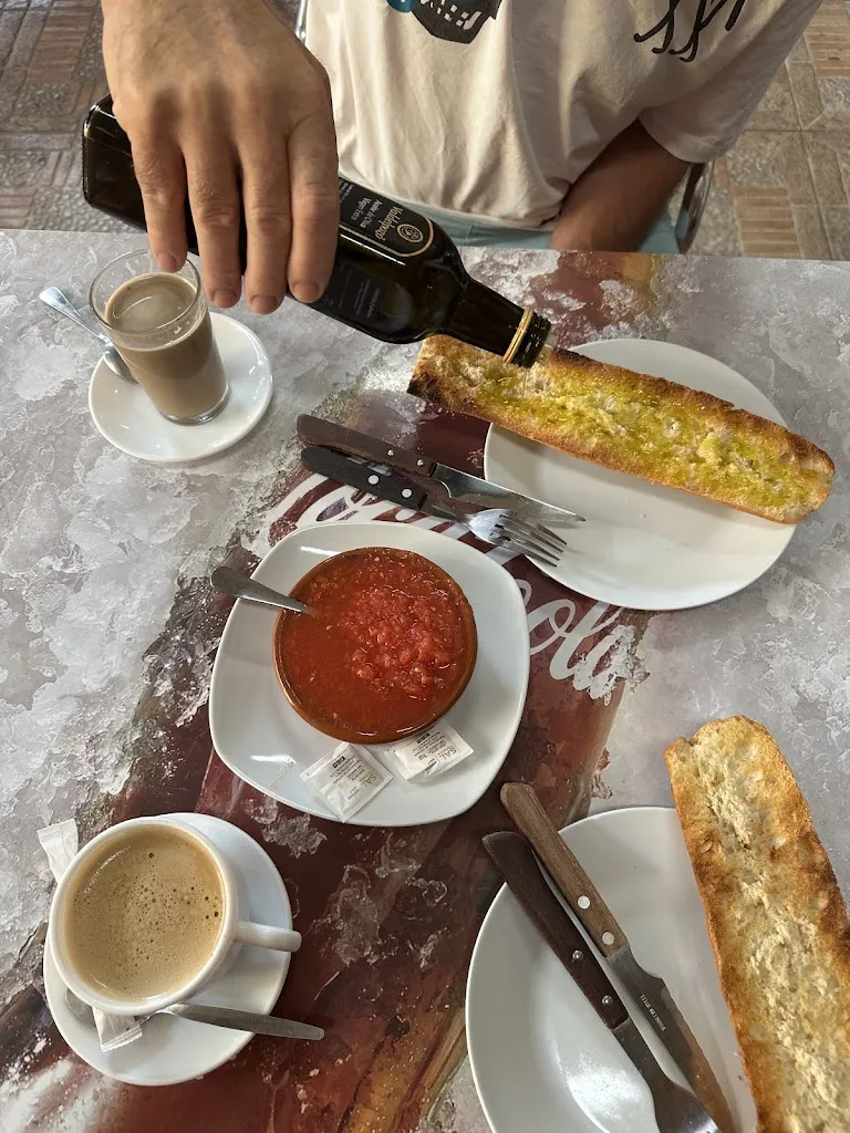 laura camelia costea chiscan_Bar Daniel_San Martín de Pusa_review