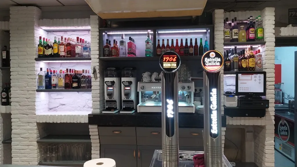 INDALO PUB restaurant in Purchena