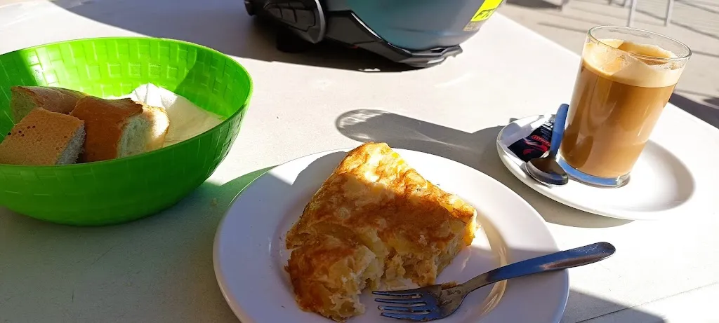 Menu_BAR RESTAURANTE ALOJAMIENTO CUATRO CAMINOS_San Pablo de los Montes_image_3