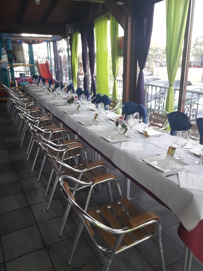 Bar-Hostal El Ruso restaurant in Santa Cruz del Retamar