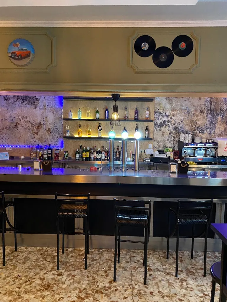 Garrison Bar restaurant in Santa Cruz del Retamar