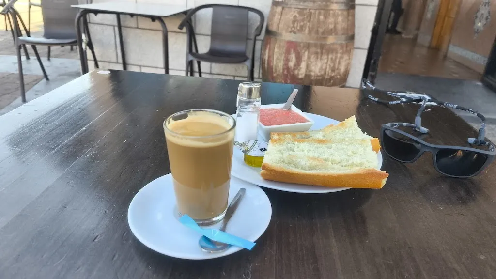 ygor chomiak_BAR LA PARADA_Santa Cruz del Retamar_review