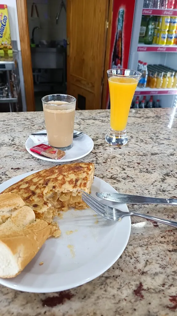 BAR LA PARADA restaurant in Santa Cruz del Retamar