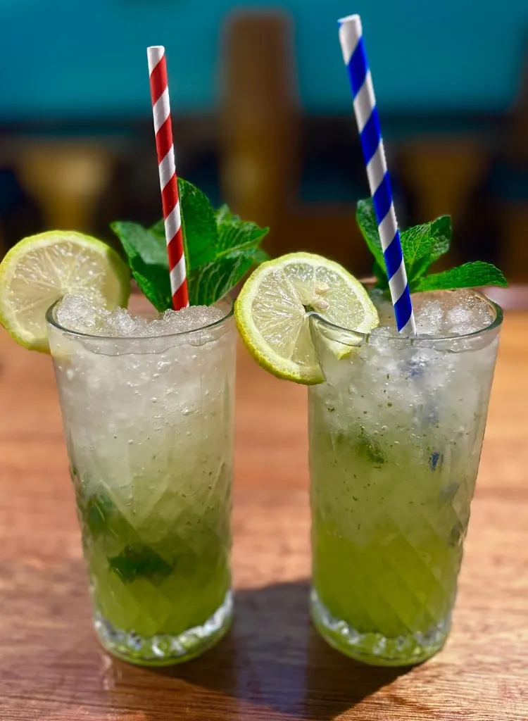 pub acuario music restaurant in Santa Cruz del Retamar