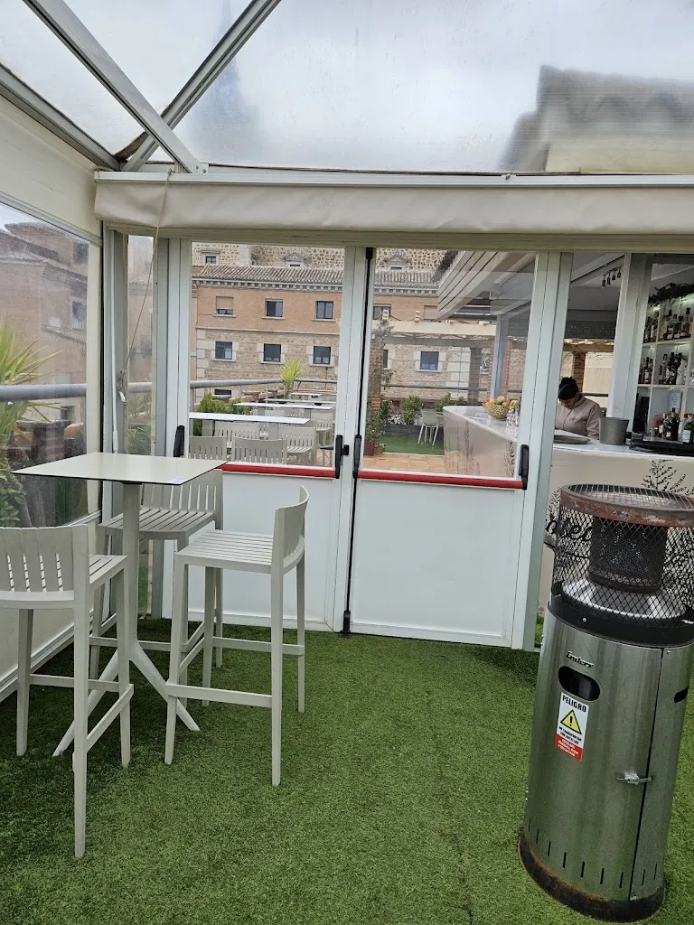 Chelsea Downey_Carlos roof_Retamoso de la Jara_review