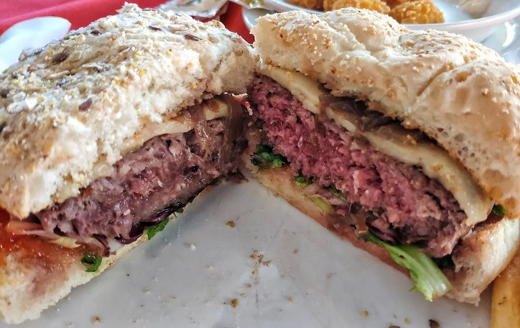 Enrique Medina_Pub Más Seven_Quintanar de la Orden_review