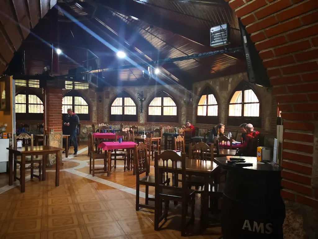 El Cenador restaurant in Torre de Esteban Hambrán La