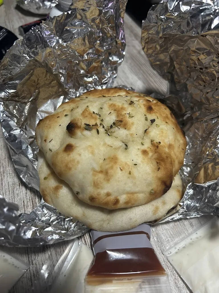 Emma Elipe_UNIQUE PIZZERIA & KEBAB_Torre de Esteban Hambrán La_review