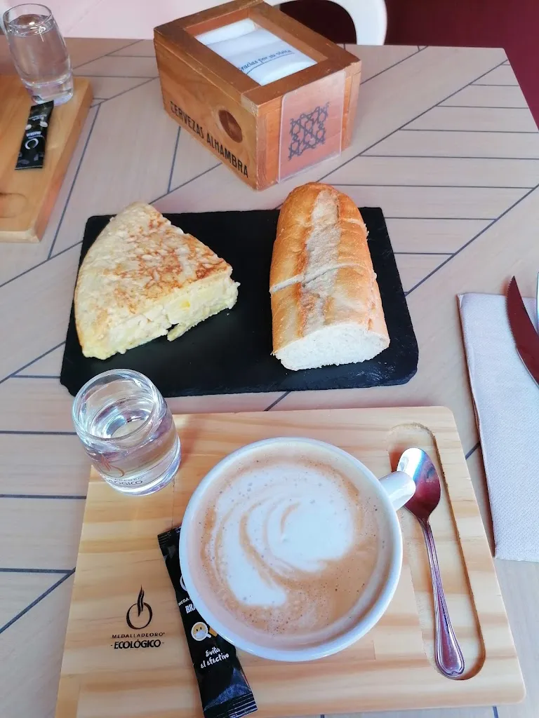 Jessica del Saz_La tukah bar_Seseña_recensione