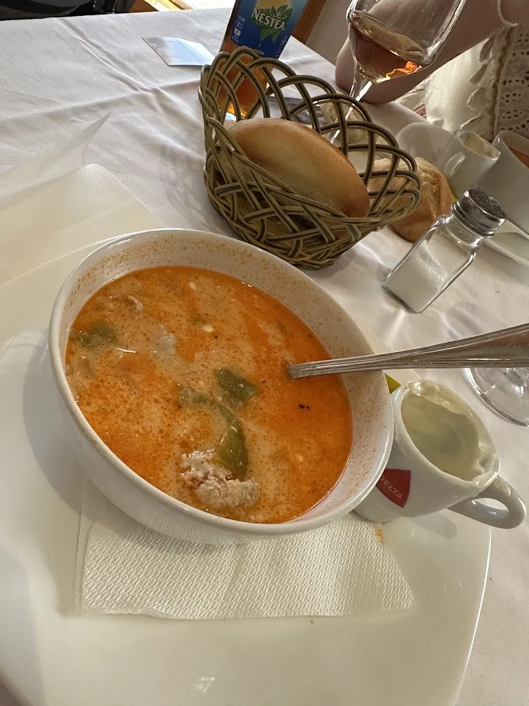 Angel_Salones Romance_Seseña_review