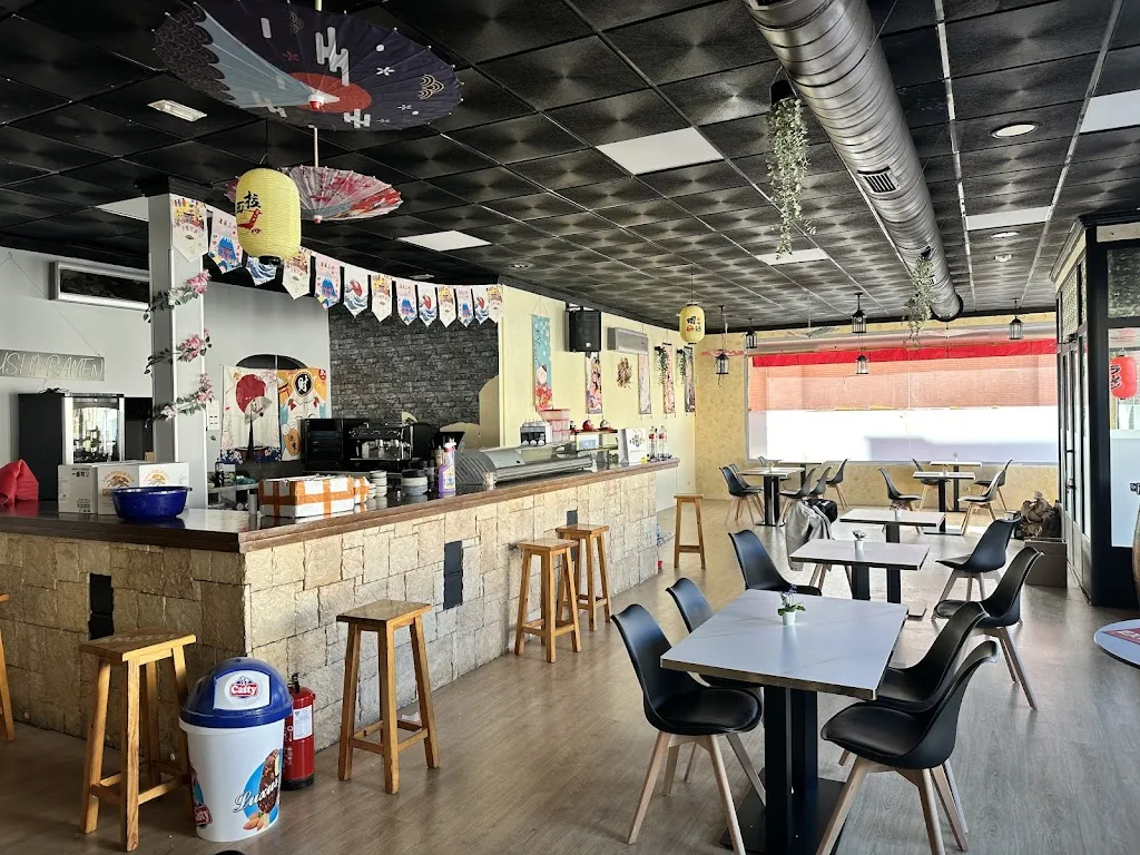 maka sushi ramen restaurant in Sonseca