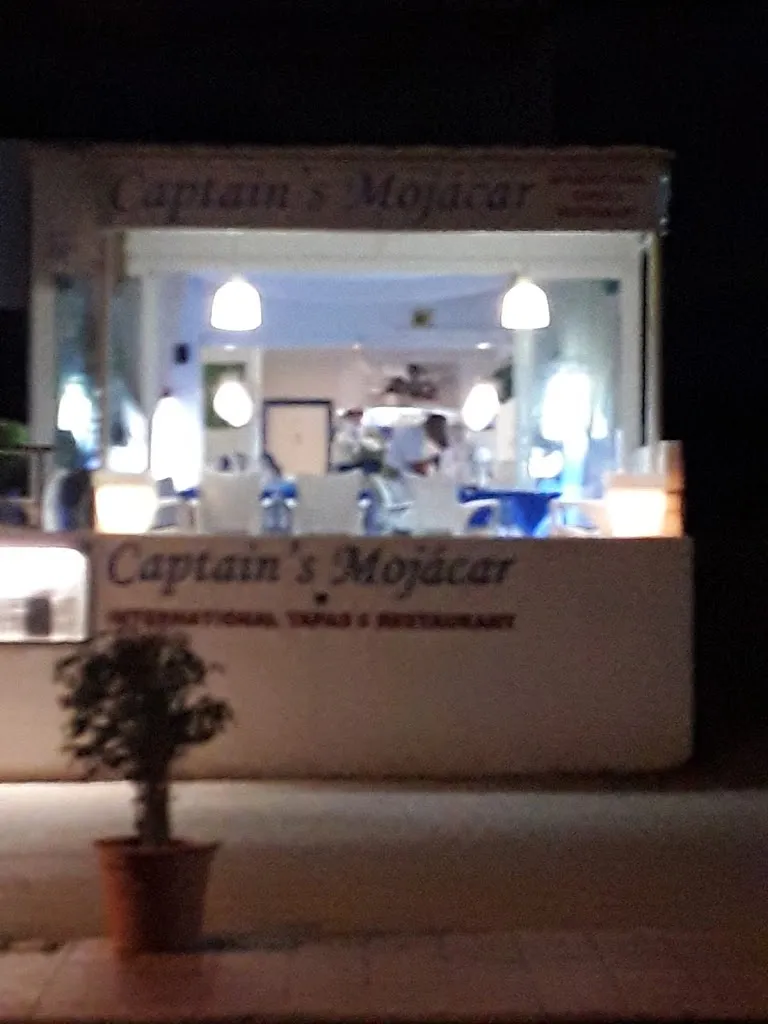 Neil Blurton_Captain's International Tapas & Restaurant_Mojacar_recensione