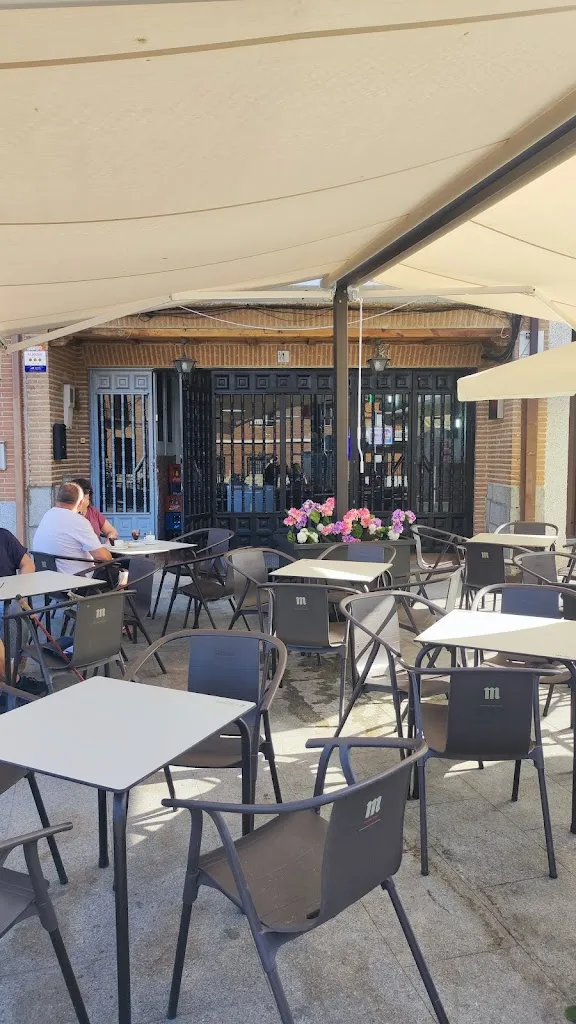 Antonio M._Bar Los Faroles Tapas y Momentos_Ventas de Retamosa Las_review