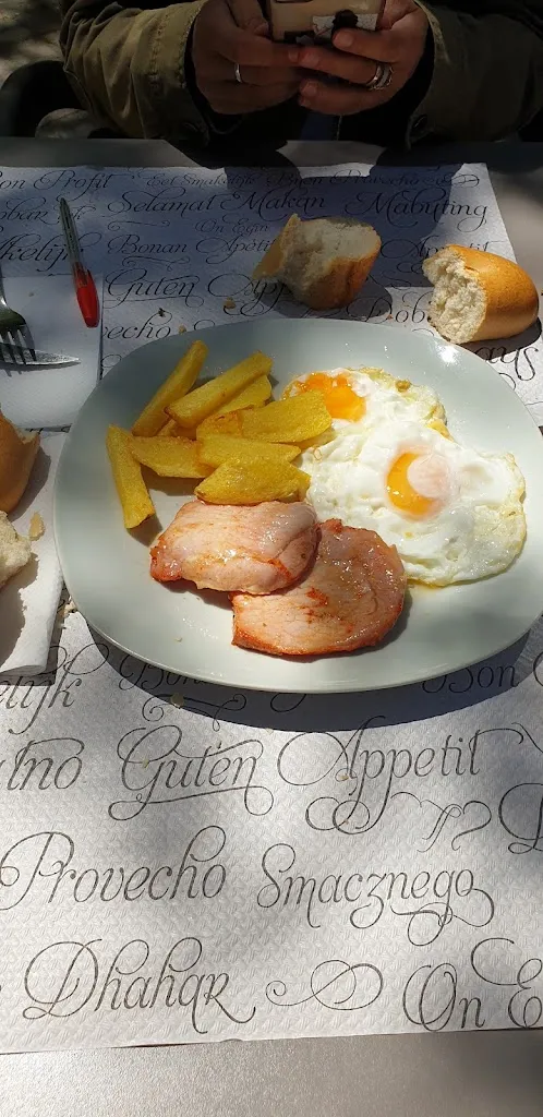 Bar López restaurant in Valmojado