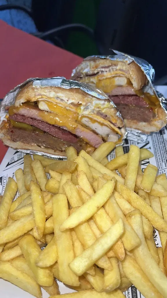 Mordiscos Callejeros restaurant in Velada