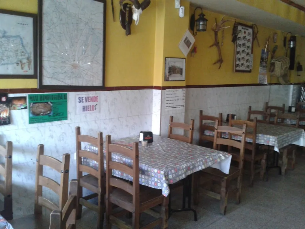 Bar Cross restaurant in Villafranca de los Caballeros
