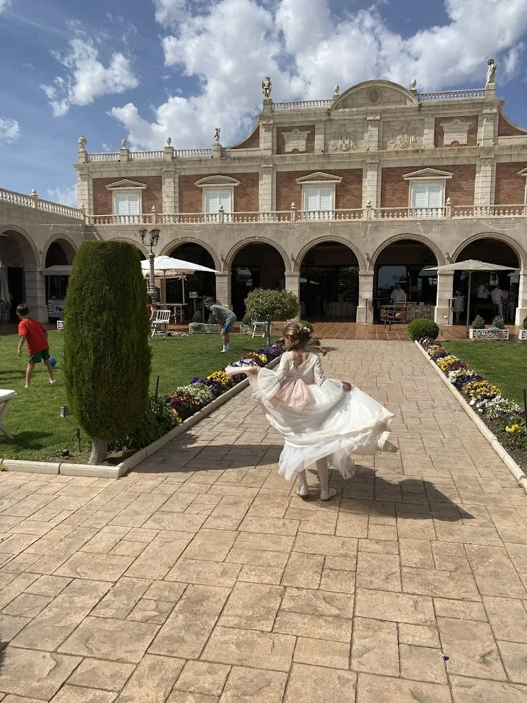 Esther Morariu_Los Jardines de Palacio_Villacañas_review