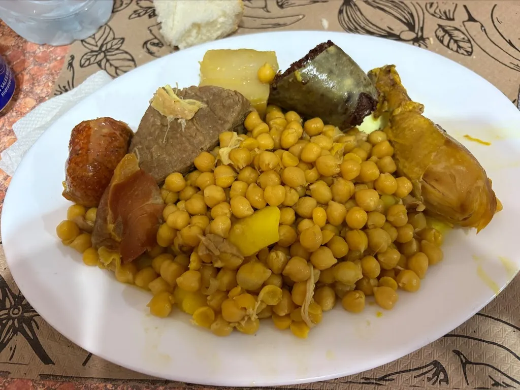 Me gusta el jamón, el chorizo y los langostinos_Hostal Casa Ani_Villasequilla_review