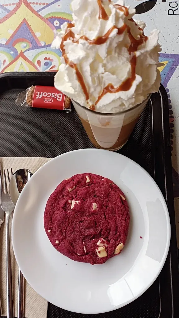 Sanae Ab_Cafetería | raüsch café | Heladería | Elaboración batidos de fruta natural | Elaboración postres |_Torrijos_recensione