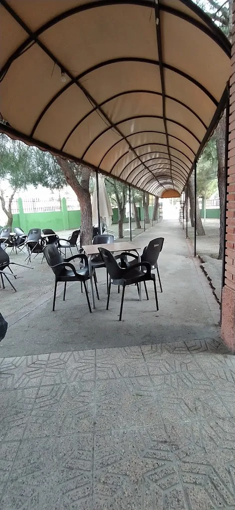 Pablo A. Pérez_PRIMOS BAR_Viso de San Juan El_review