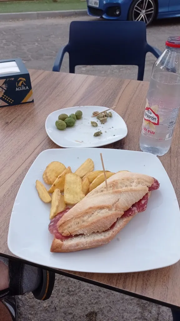 Facundo Lopez_Bar Vicente_Yunclillos_review