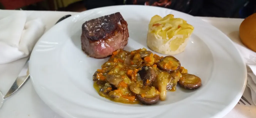 Hostal Restaurante Los Galgos_Yepes_slider_image_3