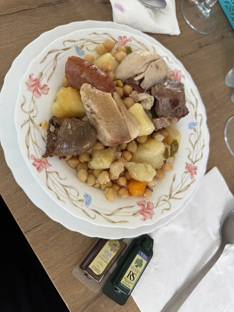 Elvis Barrios Matheus_Cafe Bar Mantecas_Yepes_review