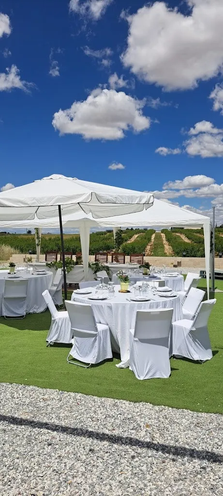 Campo De Tiro " Valdecazadilla" restaurant in Yepes