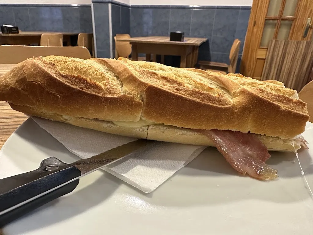 Fernando Lopez_Cafetería SIGLO XXI_Yuncler_review