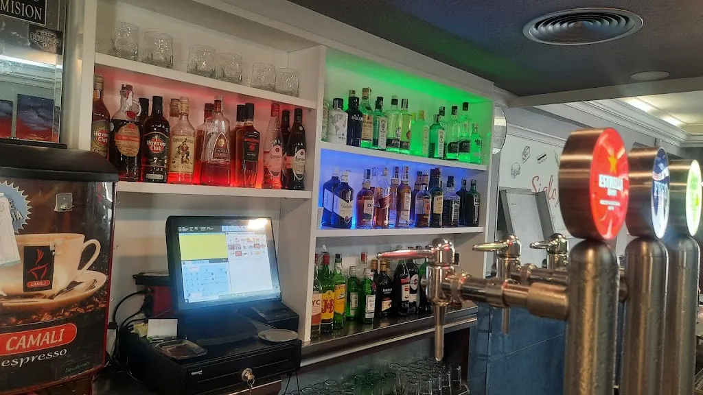 Cafetería SIGLO XXI restaurant in Yuncler